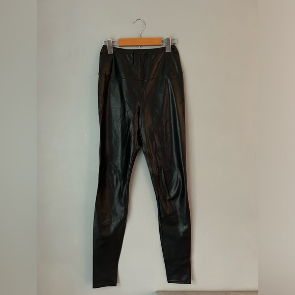 Wilfred Free black “pleather” leggings. Women’s size M. Excellent condition - Picture 3 of 6